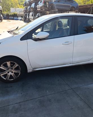 Peugeot 208 2012