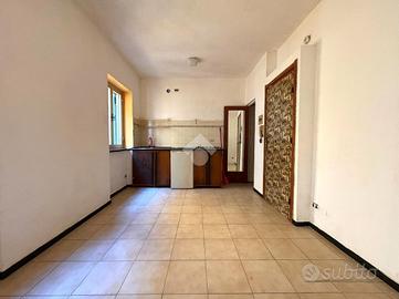 MONOLOCALE A CHIAVARI