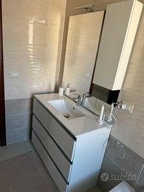 Mobile bagno con lavabo