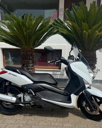 Yamaha X-Max 250