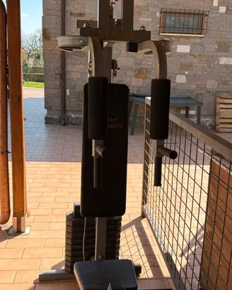 Palestra attrezzi completa con pesi