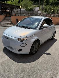 Fiat 500e “La Prima”