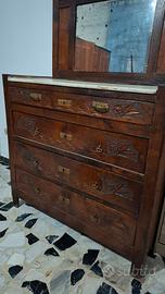 Comò antico lavorato a mano