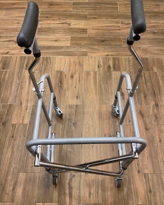 Deambulatore pieghevole ascellare