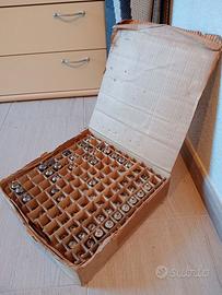 Scatola di vecchie Valvole radio-tv