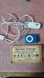 0418NN-Apple iPod Shuffle con alimentatore