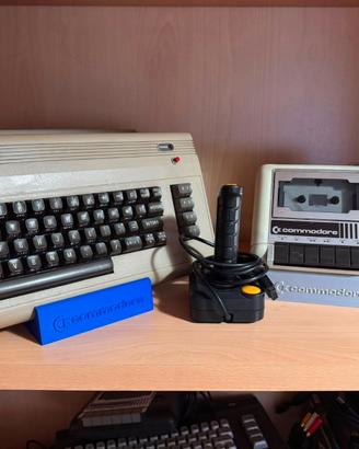 Commodore 64 con Datasette e joystick