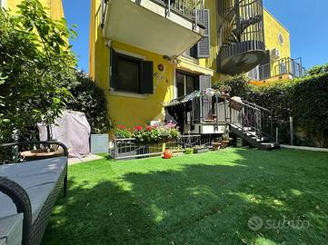 PORZIONE DI BIFAMILIARE A NAPOLI