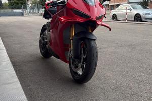 panigale v4s 2025 1800Km praticamente nuova
