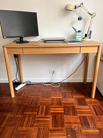 Scrivania in legno IKEA