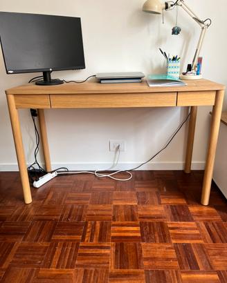 Scrivania in legno IKEA