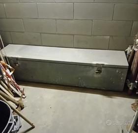 Cassone  porta  attrezzi per autocarro