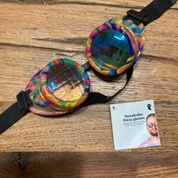 Occhiali gioco sfaccettati e colorati di Tiger