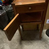 Comodino antiquariato