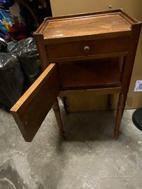 Comodino antiquariato