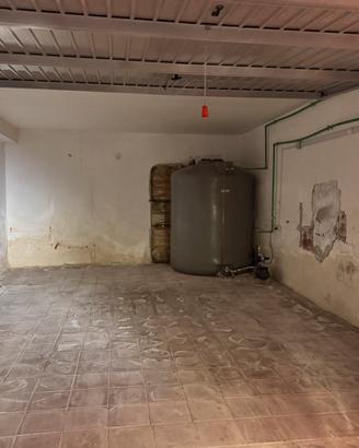 Ampio Garage viale santa caterina