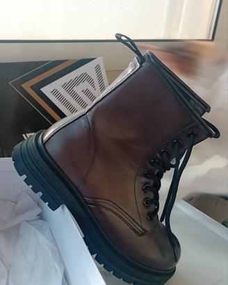 stivaletti donna in  pelle marrone nuovi.