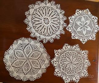 4 centrini eseguiti interamente a mano