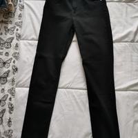 pantaloni jeans colore nero da donna marca Zara 