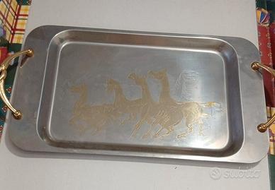 Vassoio acciaio  incisi cavalli  19.5 x 34 x 1 cm