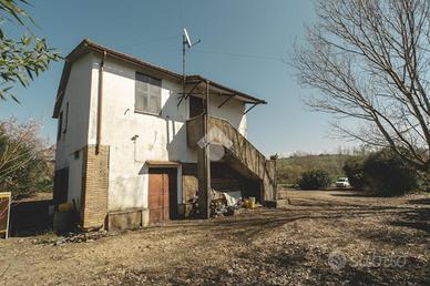 RUSTICO A TARQUINIA