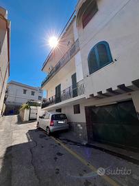Pozzuoli rione Ortodonico,ca.90 mq con p.auto