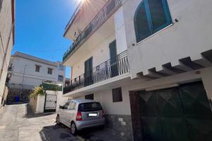 Pozzuoli rione Ortodonico,ca.90 mq con p.auto
