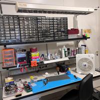 Banchi da Lavoro ESD con 2 Ripiani e Illuminazione