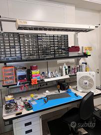 Banchi da Lavoro ESD con 2 Ripiani e Illuminazione