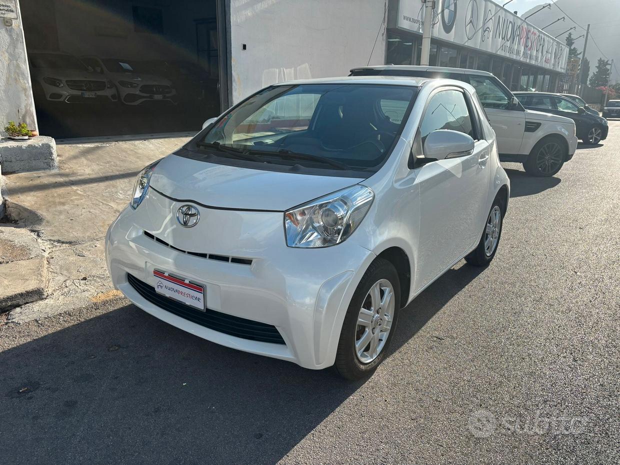 TOYOTA iQ