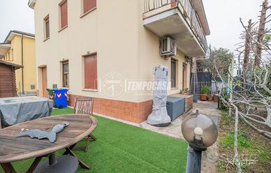 PORZIONE DI CASA CON GIARDINO