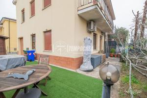 PORZIONE DI CASA CON GIARDINO