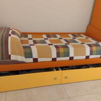 letto con cassetti scorrevoli