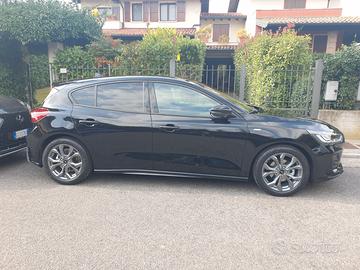 Ford Focus St-line X nera