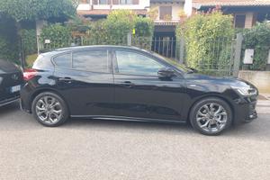 Ford Focus St-line X nera