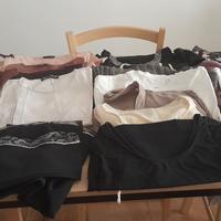 Maglie felpe pantaloni e scarpe in blocco