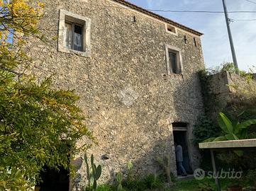 CASA DI CORTE A CASALVIERI