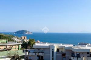 5 LOCALI A POZZUOLI