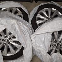 Cerchi in lega Polo R-Line con gomme Nexen