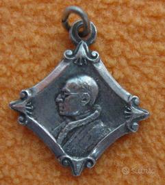 Antica medaglia Papa Pio XII con retro San Pietro