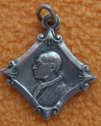 Antica medaglia Papa Pio XII con retro San Pietro