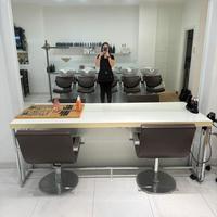 Arredamento negozio parrucchieri