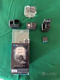 GoPro HERO8 Black + accessori vari e 4 batterie