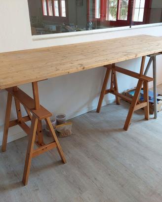Tavole in legno e cavalletti