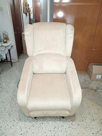 Poltrona motorizzata relax in tessuto beige