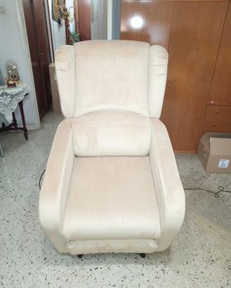 Poltrona motorizzata relax in tessuto beige