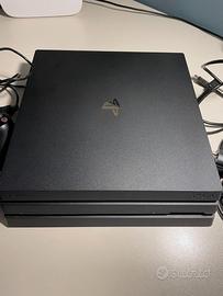PS4 pro (+ 2 controller originali + cavi)