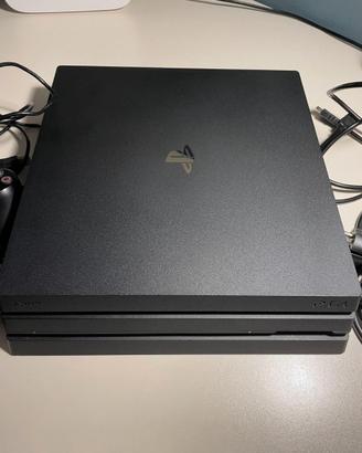 PS4 pro (+ 2 controller originali + cavi)