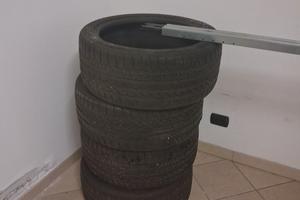 treno di gomme invernali in buono stato "Momo"