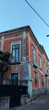 Palazzo d'epoca - giardino, taverna e garage